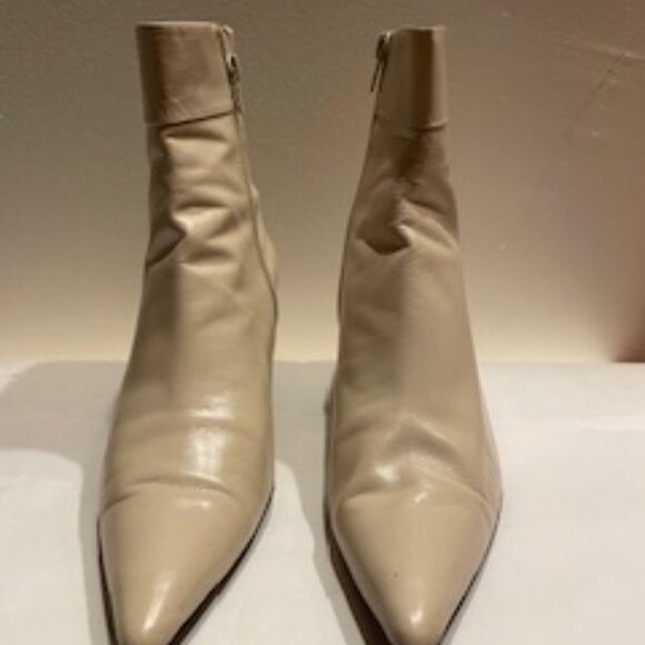 Nine West Sculpt Ankle Boot Ivory 2" Heel Size 8 M - Picture 3 of 9